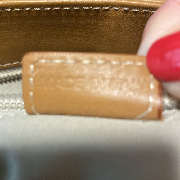 Burberry London Authentic handbag. In better than good condition. - Picture 15 of 16